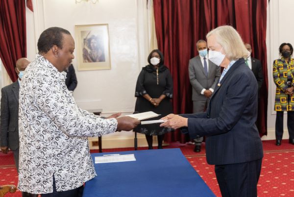 Uhuru welcomes US envoy to Kenya Margaret Whitman